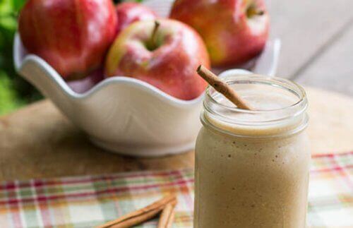 Matvarer som renser leveren, eple- og grapefruktsmoothie