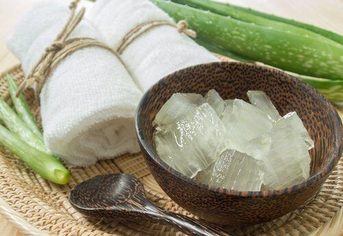 Aloe vera-gel for å få lindring fra after