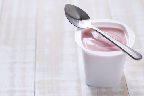 Yoghurt kan være med å behandle candidiasis