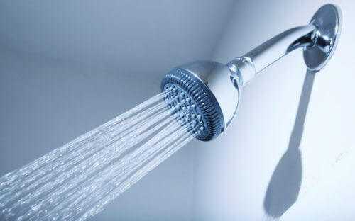 Enkle triks for å forbedre vanntrykket i dusjen din