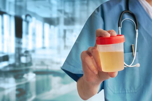 Sykepleier mer urinprøve
