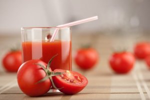 Ukentlig detox med tomat, hvitløk og gurkemeie