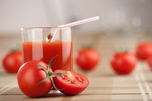 Ukentlig detox med tomat, hvitløk og gurkemeie