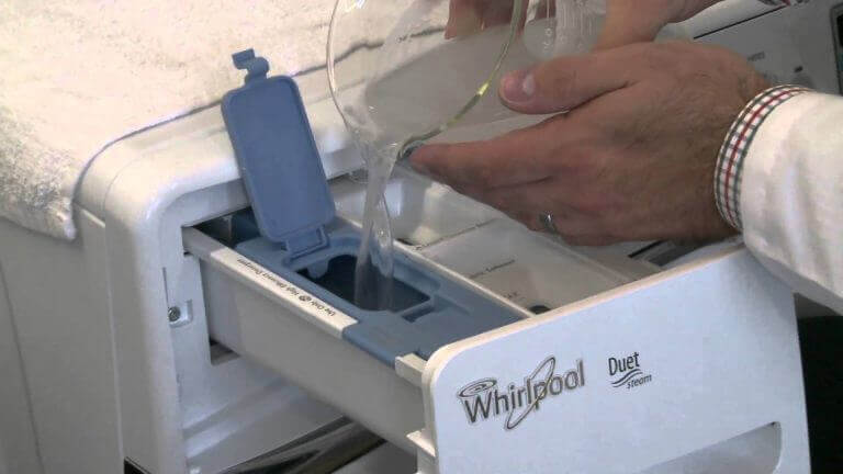Naturlig rengjøring for å fjerne mugg i vaskemaskinen