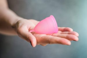 Alt du trenger å vite om menstruasjonskopper