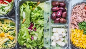 Nyt en deilig og sunn salat hver dag hele uken