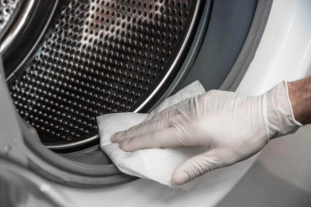 Naturlig rengjøring for å fjerne mugg i vaskemaskinen
