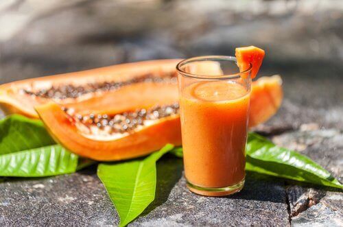 Smoothie med aloe vera og papaya