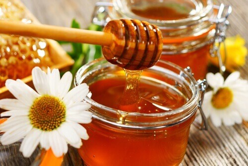 Naturlig honning for å behandle overdreven arrdanning
