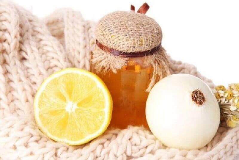 Honning og løk for å bekjempe hoste naturlig
