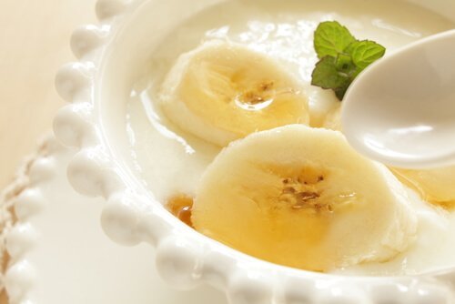 yoghurt og banan