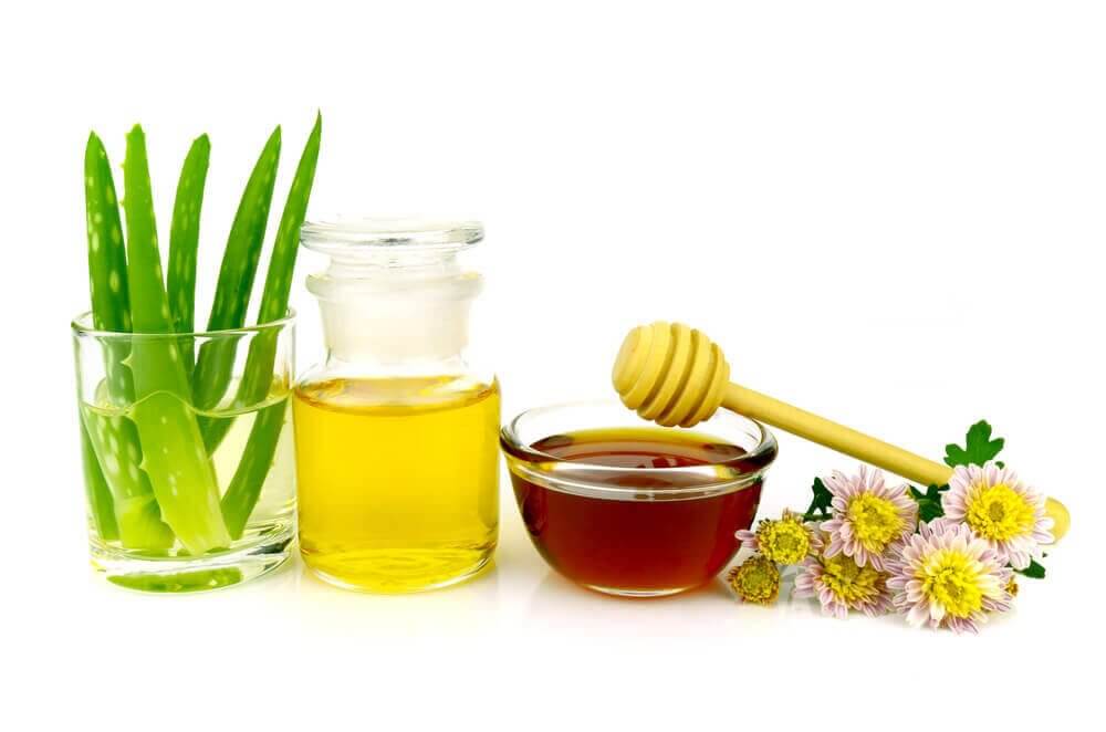 Sminkefjerner laget med aloe, olje og honning