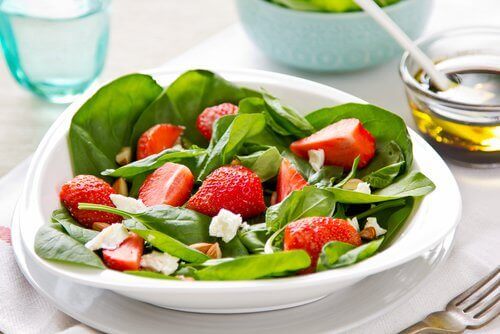 Spinatsalat med jordbær