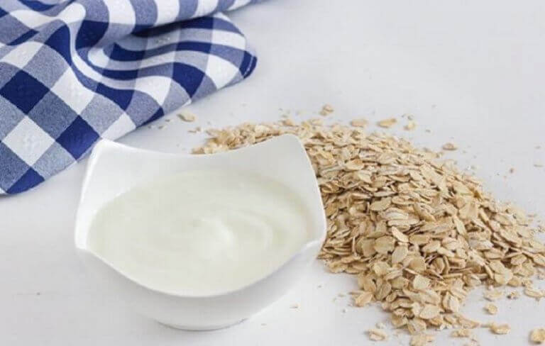 Yoghurt og havregryn