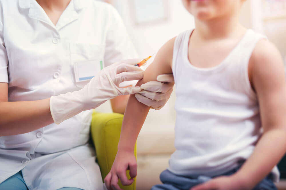 Barn får vaksine