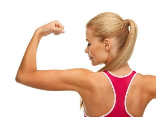 Kvinne med muskler