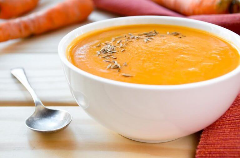 Kremet suppe med gulrot og gurkemeie