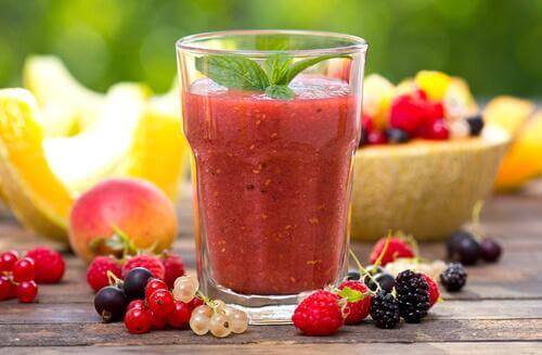 Rød smoothie med antioksidanter