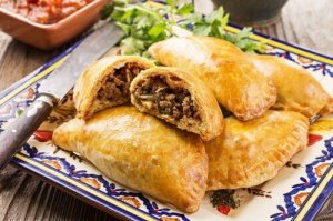 Oppskrift på hjemmelagde empanadas med kylling eller biff