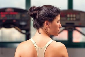 6 tips for å få huden på halsen din til å se jevn og ung ut