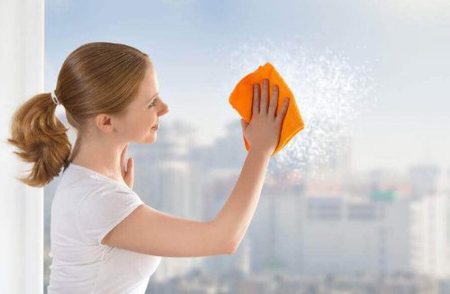 6 triks for å vaske vinduene skinnende rene
