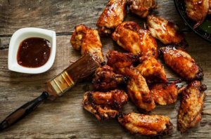 Oppskrift: Kyllingvinger i BBQ-saus