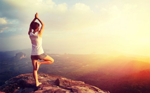 6 psykologiske fordeler du får ved å praktisere yoga