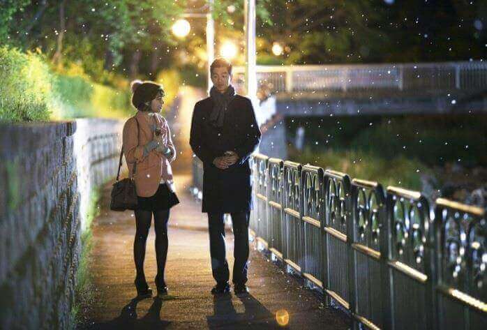 Mann og kvinne går tur