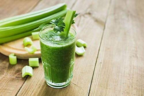 Selleri- og ananassmoothie