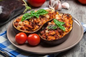 Utsøkt oppskrift på kjøttfylt aubergine