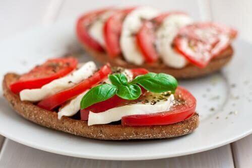 Fullkornsbrød med sunt pålegg