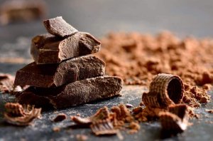 5 flotte og interessante grunner til å spise mørk sjokolade
