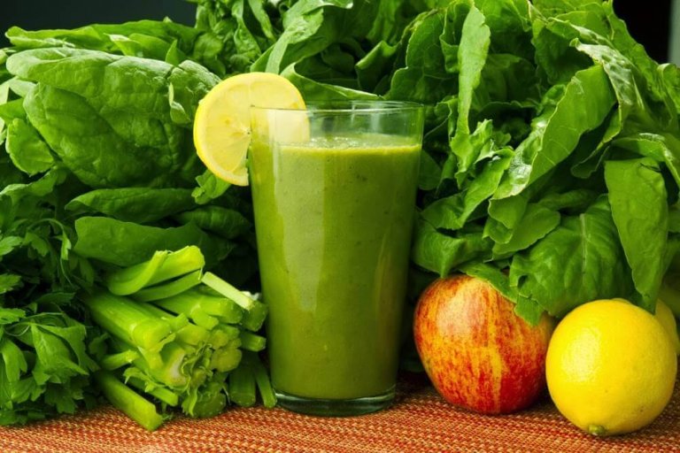 Spinat, gulrøtter og sitron: En drikk for å bli kvitt toksiner
