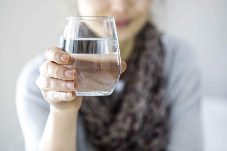 Myter og sannheter om det å drikke vann for vekttap