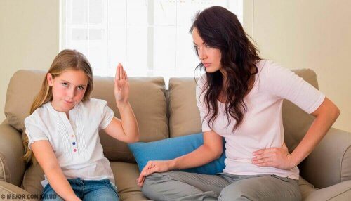 Barn ignorerer sin mor