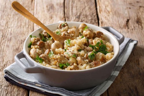 Quinoa-risotto med sopp, kylling og purre