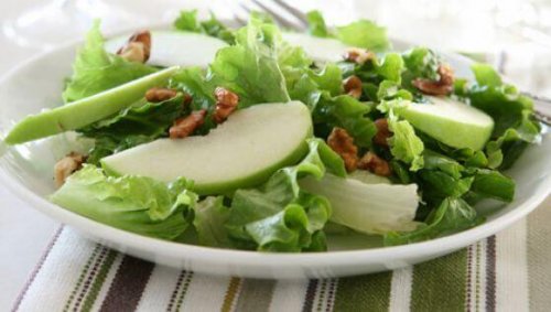 Smakfulle salater med grønne epler og selleri