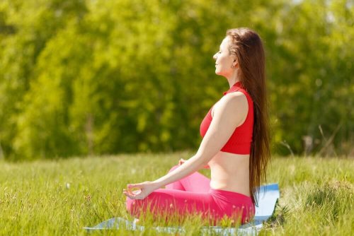 7 yogastillinger for lykke og bedre følelsesmessig helse