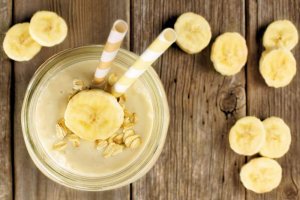 4 oppskrifter på en mettende smoothie med havremelk