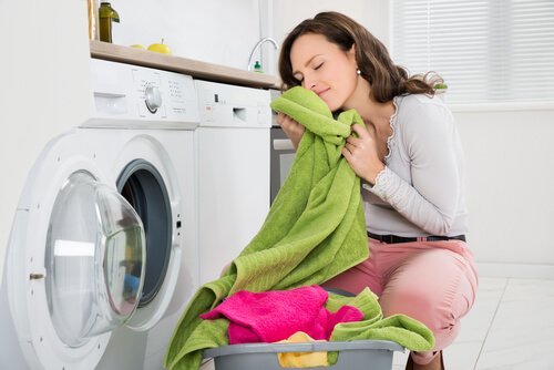 Lær hvordan du kan fjerne dårlig lukt fra håndklær