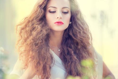 5 hårmasker for å forebygge krusete hår