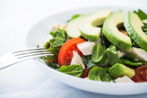 8 tips som kan hjelpe deg å spise mer grønnsaker