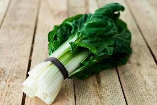 Lær hvordan å lage en sunn pai med spinat og bladbete