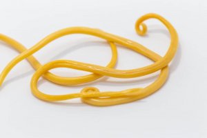 Remedier med rødløk for å behandle innvollsormer