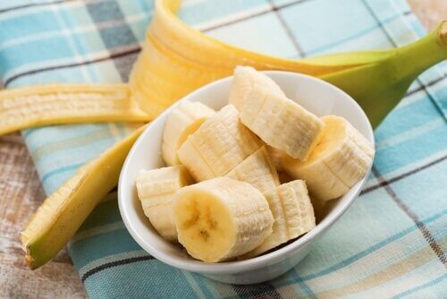 Bananer i en skål