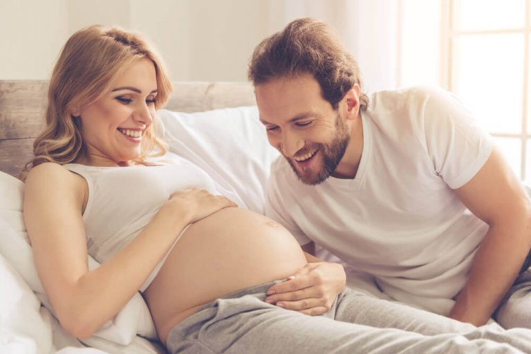 Fire tips for å gjøre babyen din lykkelig under graviditeten