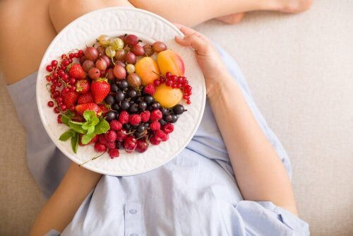 Spis frukt for å gjøre babyen din lykkelig under graviditeten