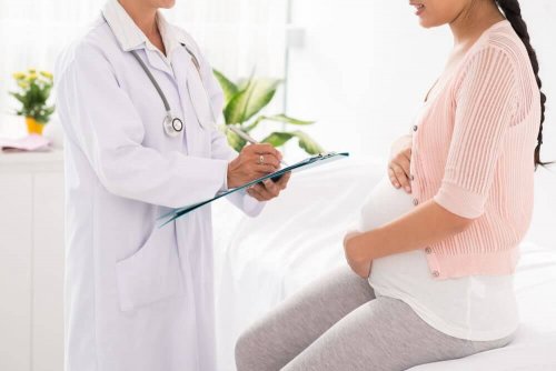 Gravid kvinne hos lege