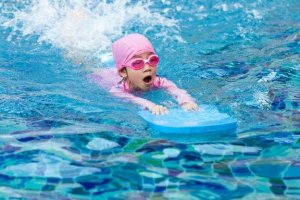 Tips for å lære barna å svømme
