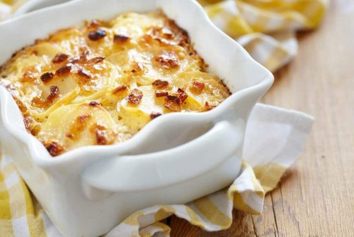 Lær hvordan du lager nydelige gratinerte poteter